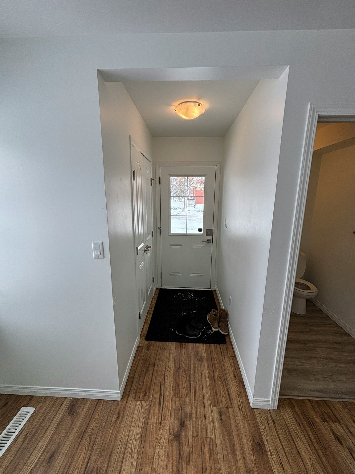 Main-12148 105 Street, Edmonton, AB, T5G 2R9 - 10
