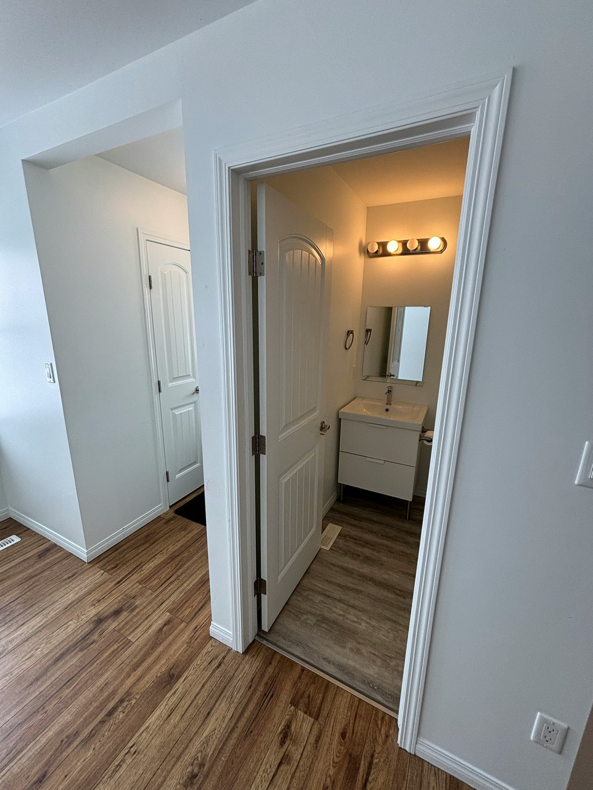 Main-12148 105 Street, Edmonton, AB, T5G 2R9 - 15