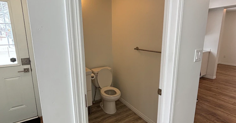 Main-12148 105 Street, Edmonton, AB, T5G 2R9 - 9