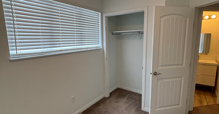 Main-12148 105 Street, Edmonton, AB, T5G 2R9 - 14