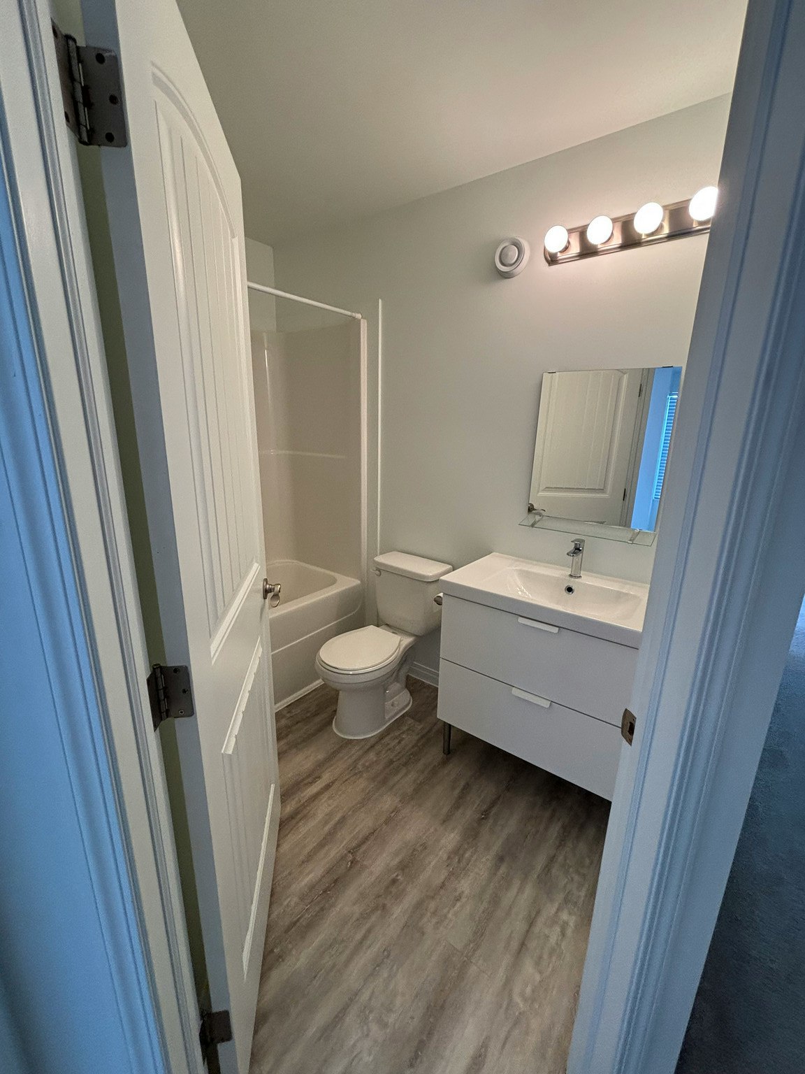 Main-12148 105 Street, Edmonton, AB, T5G 2R9 - 13