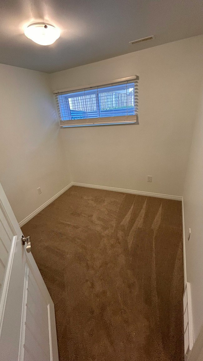 BSMT-12030 54th Street Northwest, Edmonton, AB, T5W 3N3 - 11