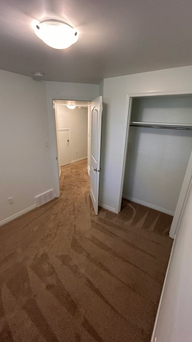 BSMT-12030 54th Street Northwest, Edmonton, AB, T5W 3N3 - 12