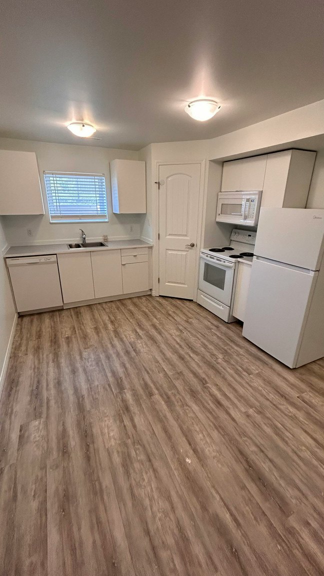 BSMT-12030 54th Street Northwest, Edmonton, AB, T5W 3N3 - 5