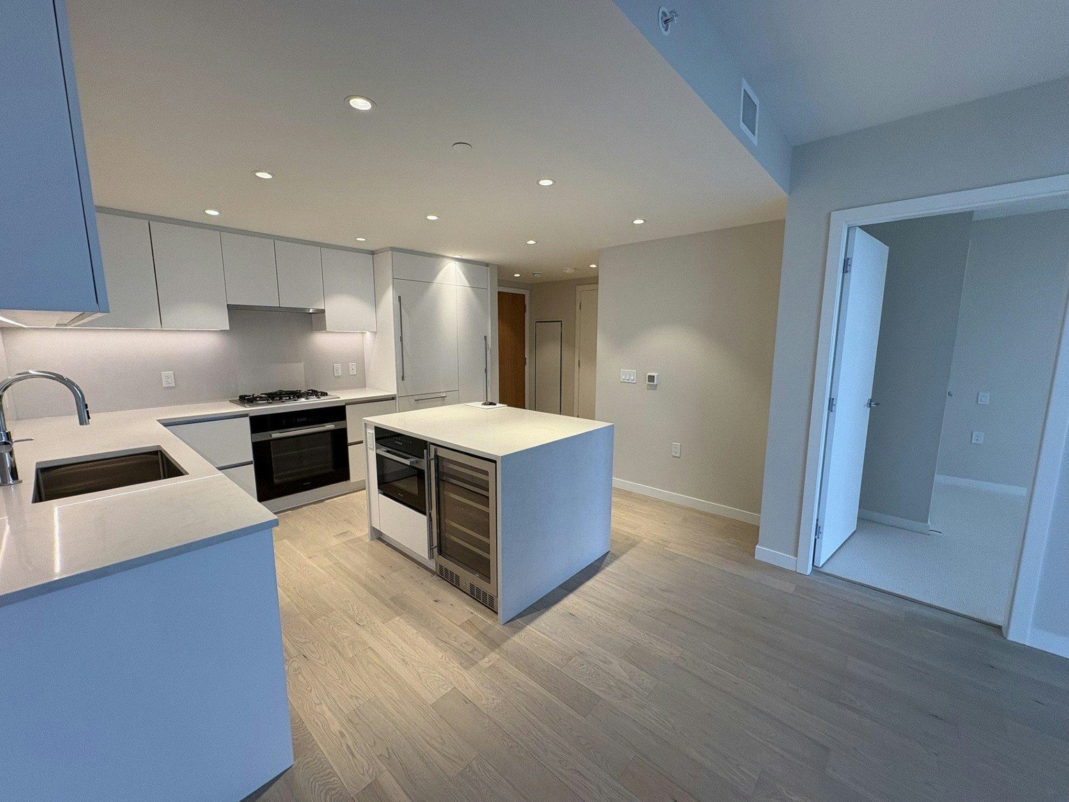 1604-485 West 42nd Avenue, Vancouver, BC, V5Y 0R6 - 4