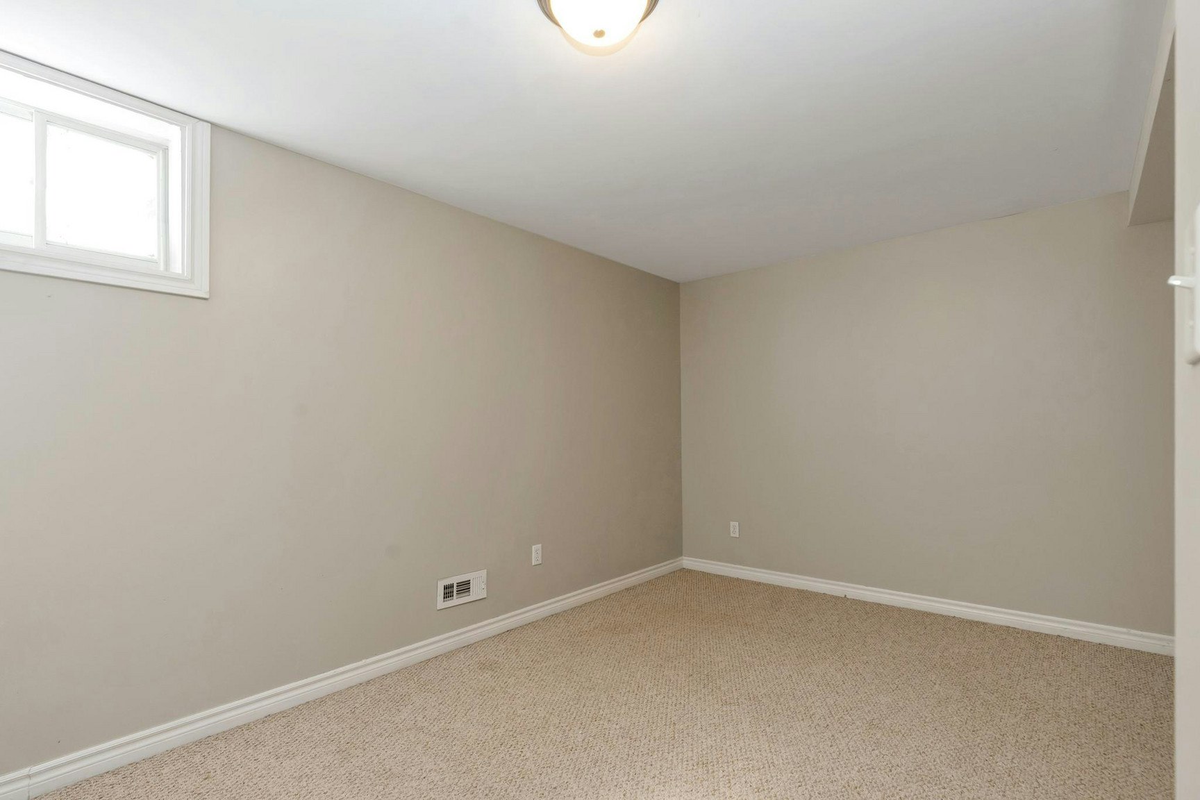 LL-22 Brown Wood Drive, Barrie, ON, L4M 6N4 - 10