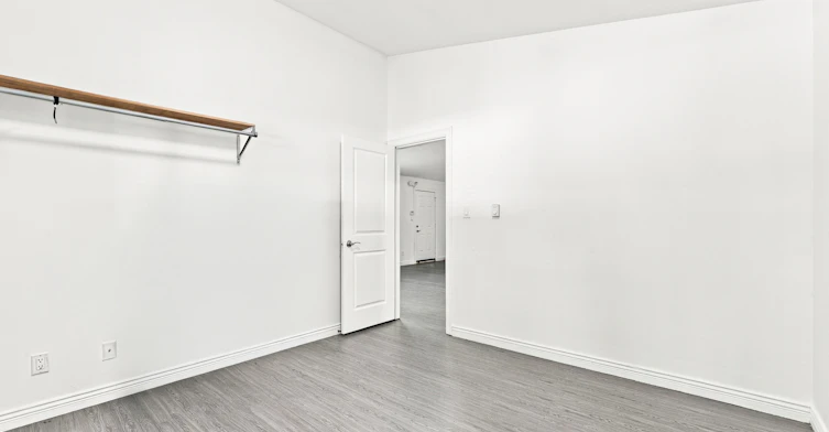 4-13927 104 Avenue, Surrey, BC, V3T 1X1 - 13
