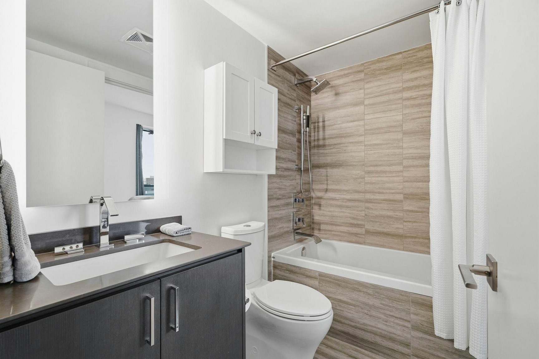 10360 102 Street Northwest, Edmonton, AB, T5J 0K6 - 11