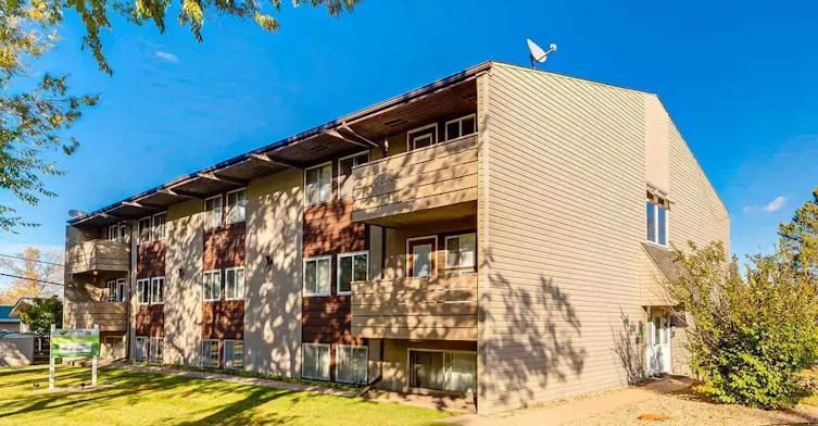 101-41 Grand Drive, Camrose, AB, T4V 2J9 - 9