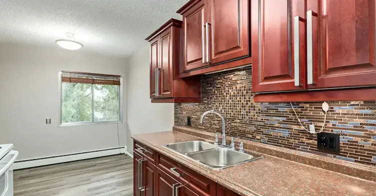 101-41 Grand Drive, Camrose, AB, T4V 2J9 - 6
