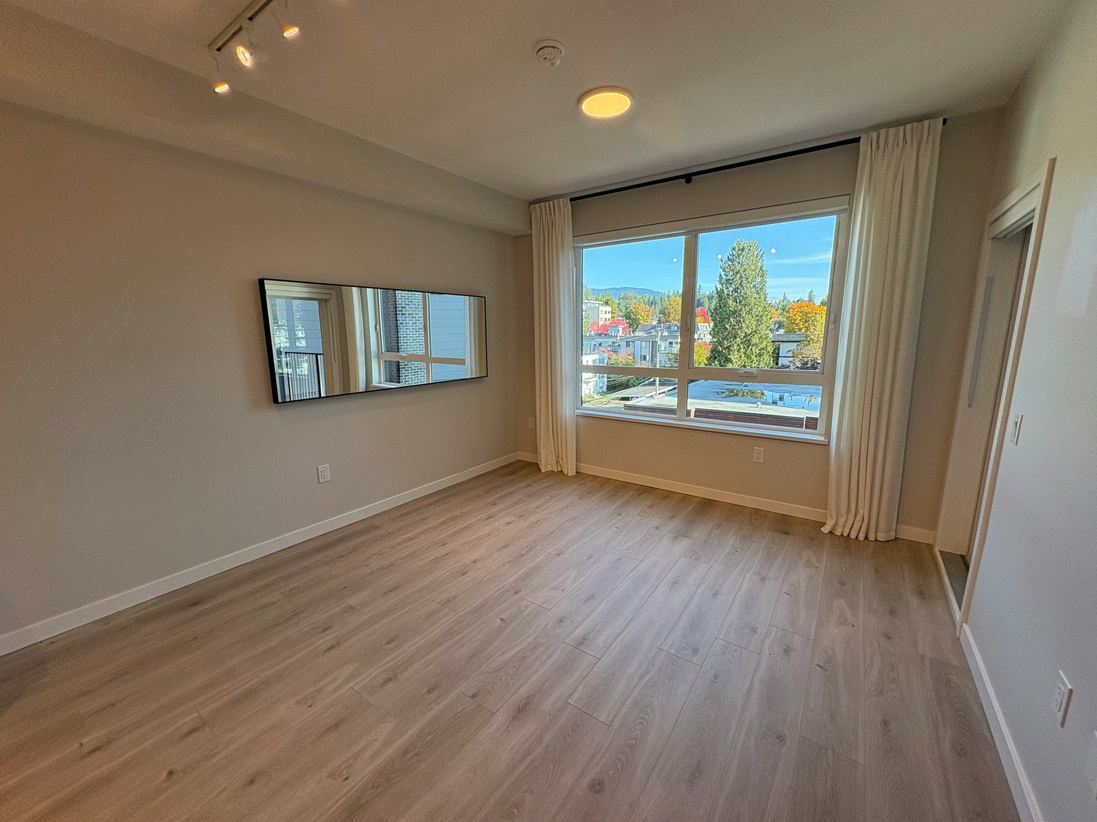 515-110 East 17th Street, North Vancouver, BC, V7L 0K4 - 5