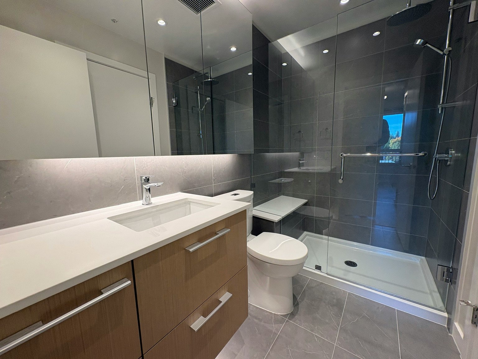 515-110 East 17th Street, North Vancouver, BC, V7L 0K4 - 10