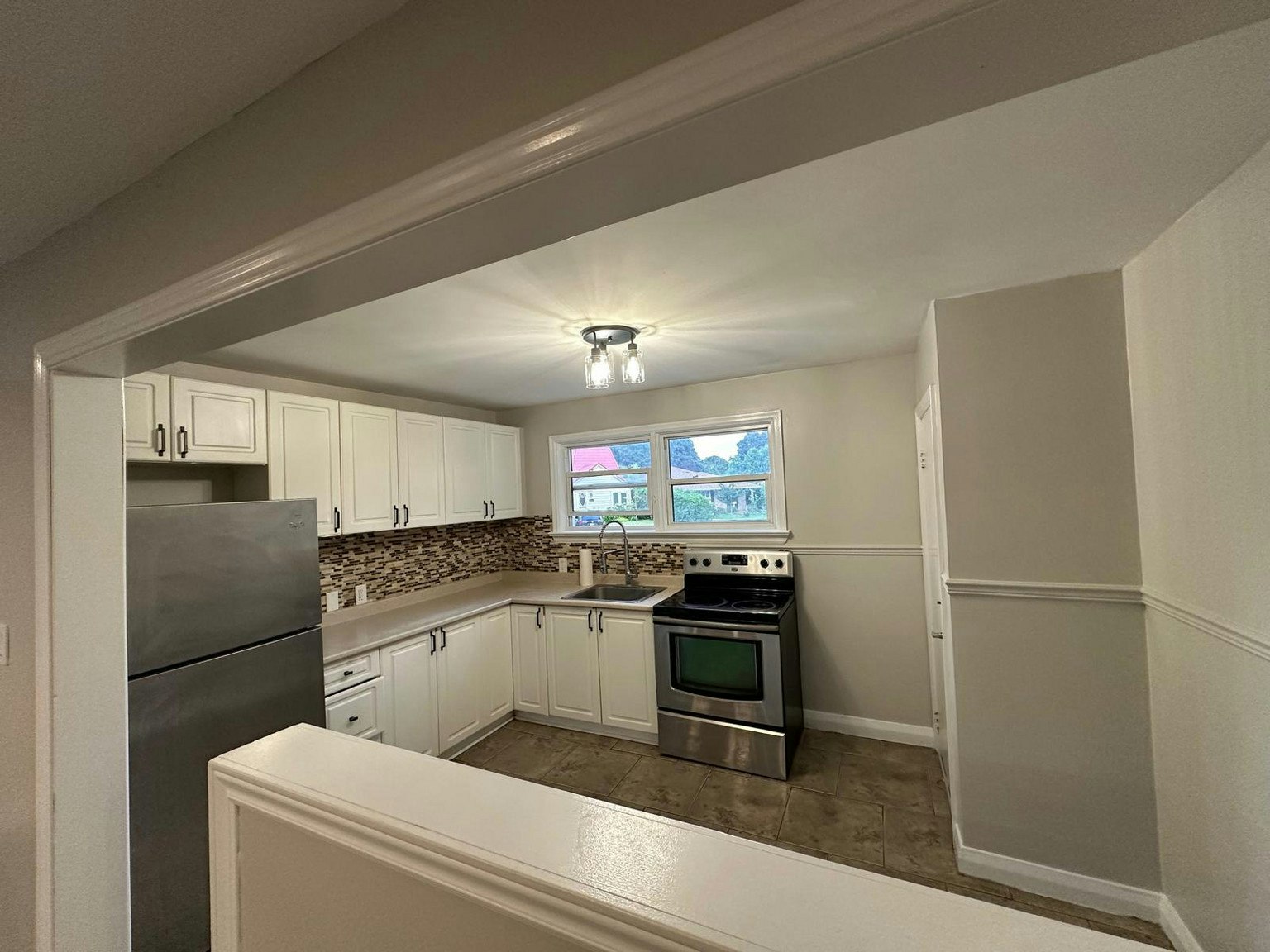 UL-182 Duckworth Street, Barrie, ON, L4M 3W5 - 3