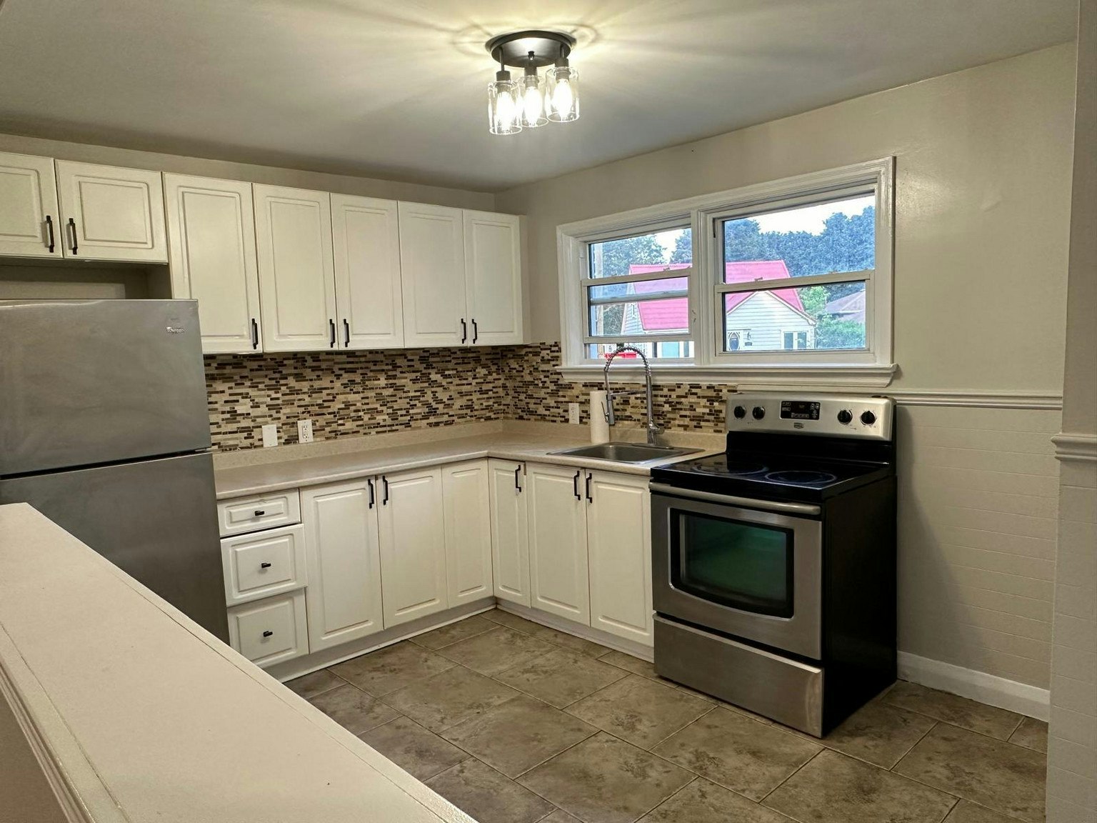 UL-182 Duckworth Street, Barrie, ON, L4M 3W5 - 2