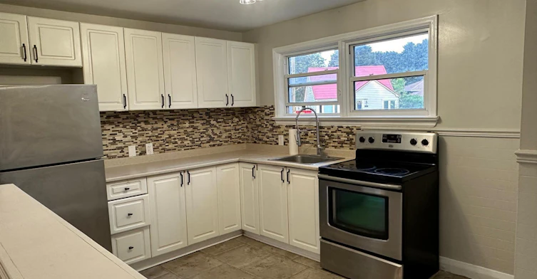 UL-182 Duckworth Street, Barrie, ON, L4M 3W5 - 2