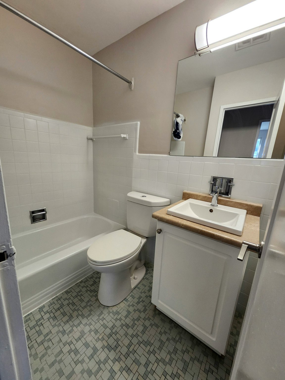 142 Vaughan Road, Toronto, ON, M6C 2M2 - 8
