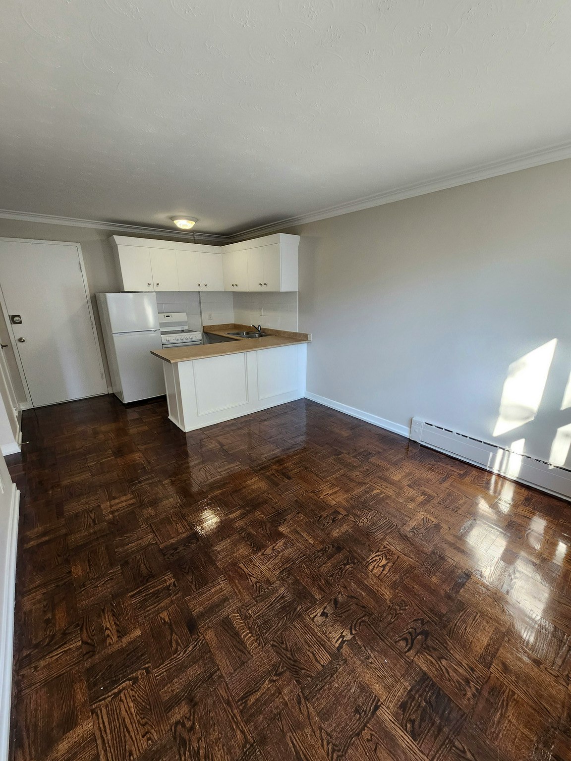 142 Vaughan Road, Toronto, ON, M6C 2M2 - 3