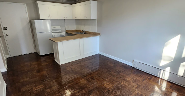142 Vaughan Road, Toronto, ON, M6C 2M2 - 3