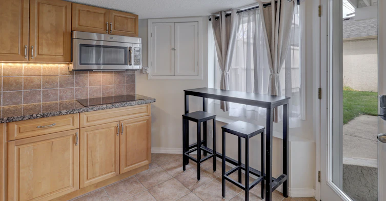 B-2208 33 Street Southwest, Calgary, AB, T3E 2T1 - 5