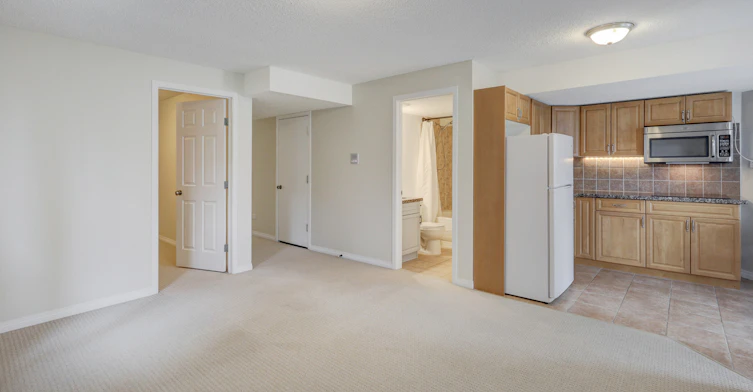 B-2208 33 Street Southwest, Calgary, AB, T3E 2T1 - 7