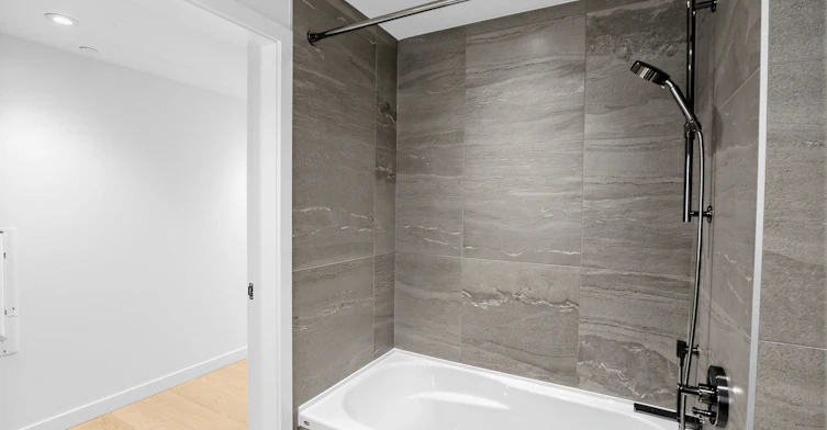 308-785 Harbour Way, North Vancouver, BC, V7P 0G3 - 9