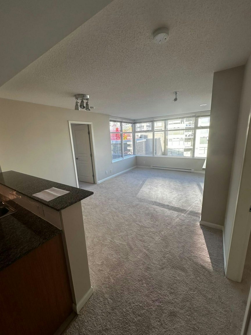 9298 University Crescent, Burnaby, BC, V5A 4X8 - 4