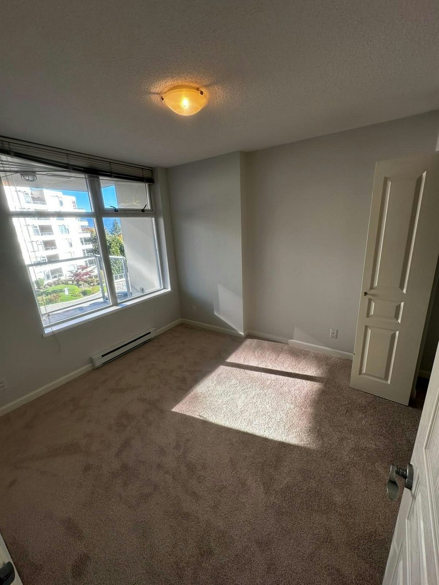 9298 University Crescent, Burnaby, BC, V5A 4X8 - 8