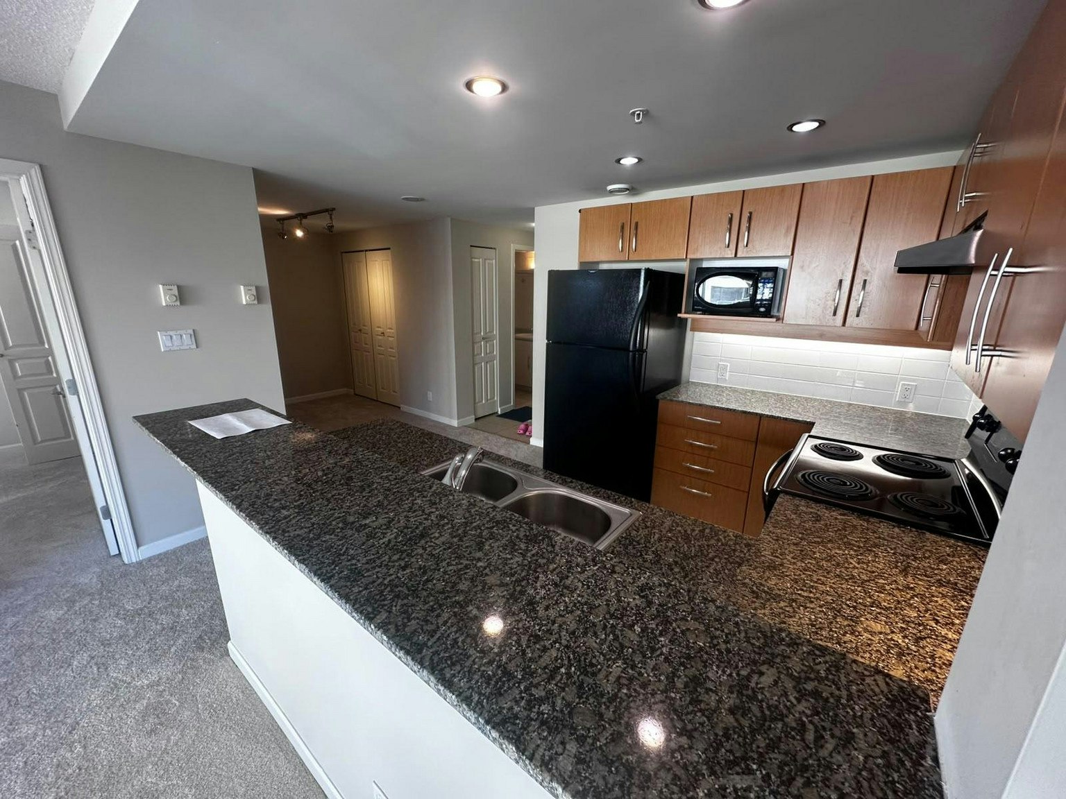 9298 University Crescent, Burnaby, BC, V5A 4X8 - 2
