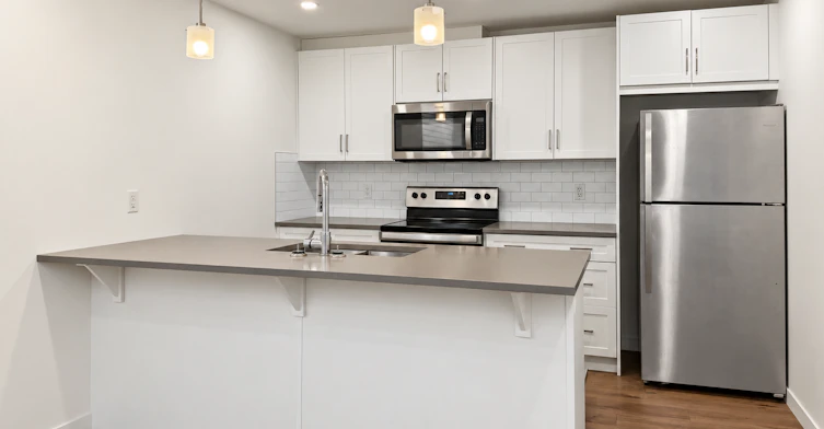 1502 22 Avenue Northwest, Calgary, AB, T2M 1R1 - 2