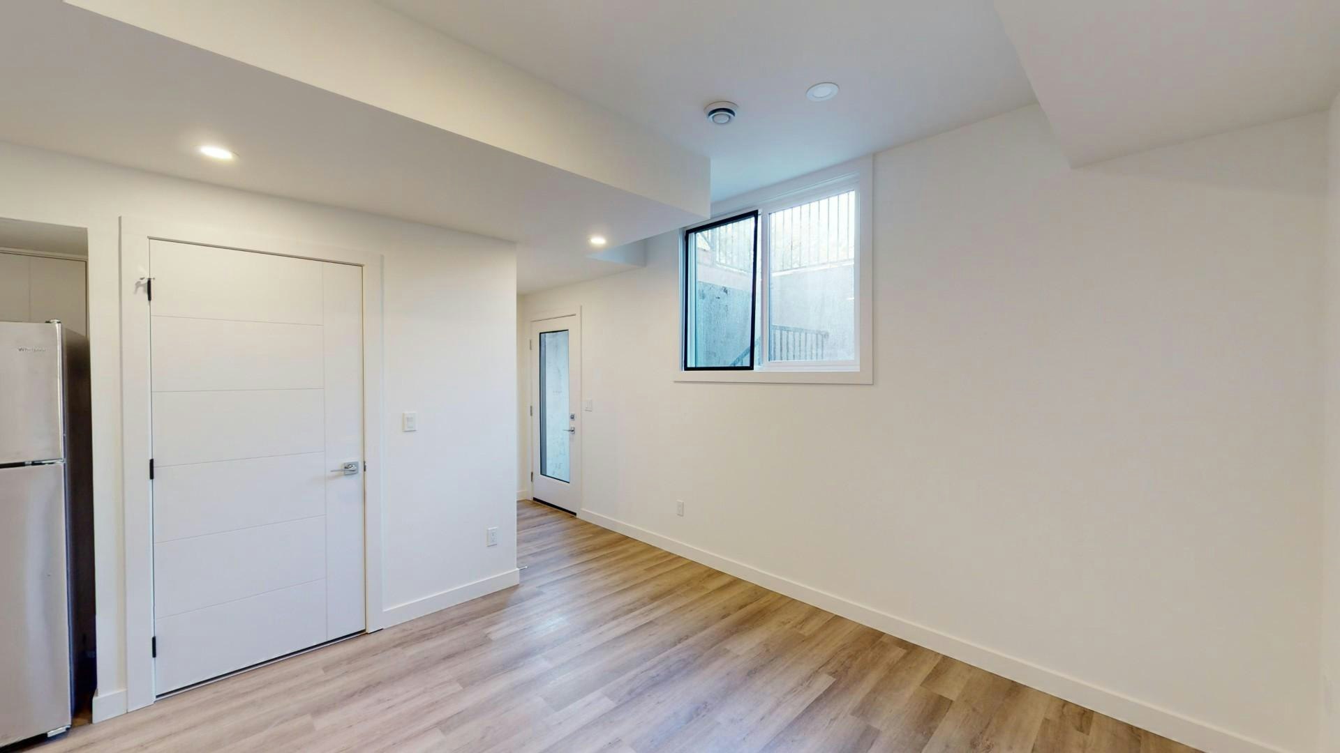 13  Street NW, Calgary, AB, T2M 1T8 - 2