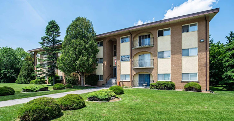 485 Parkside Drive, Waterloo, ON, N2L 4X6 - 2