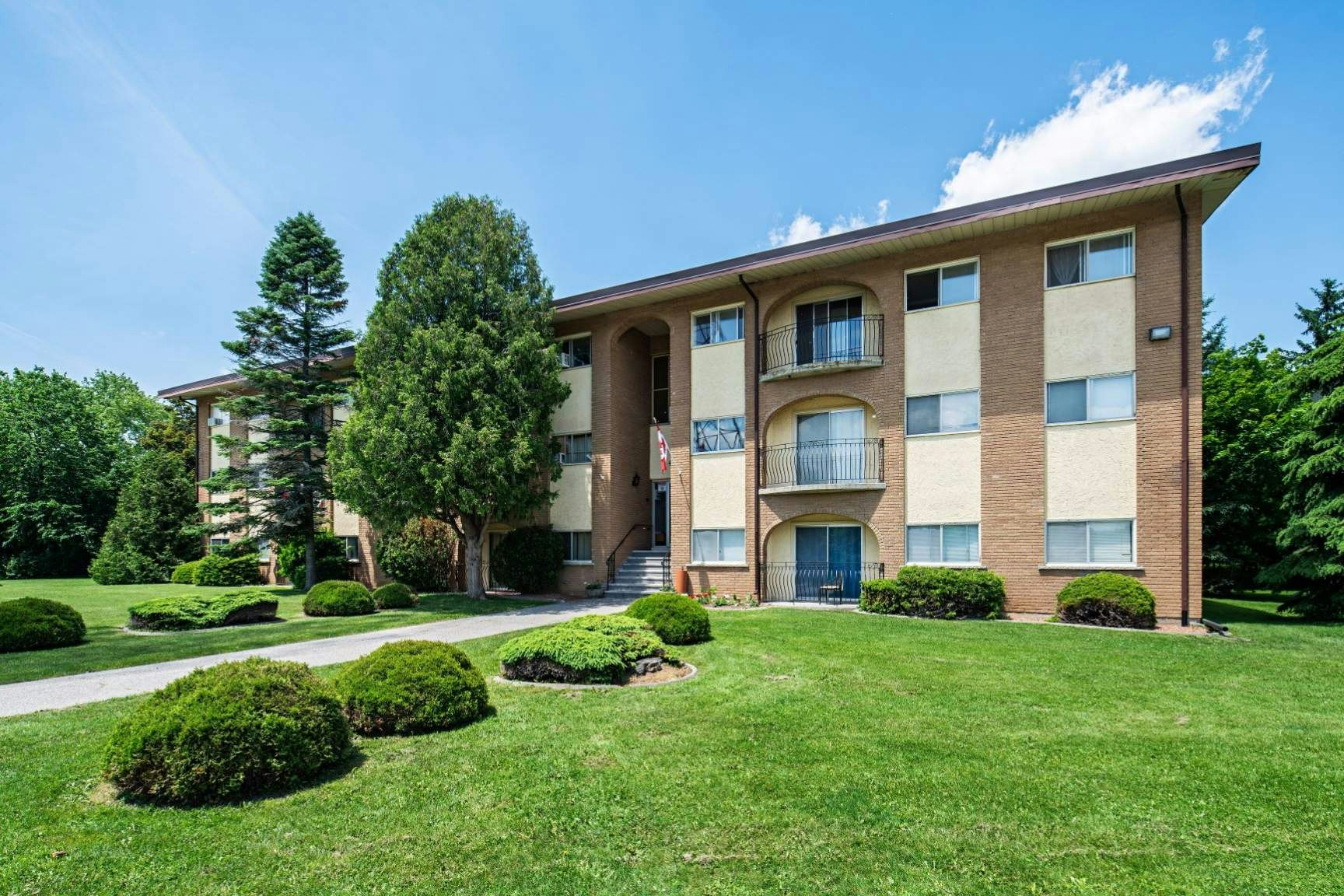 485 Parkside Drive, Waterloo, ON, N2L 4X6 - 2