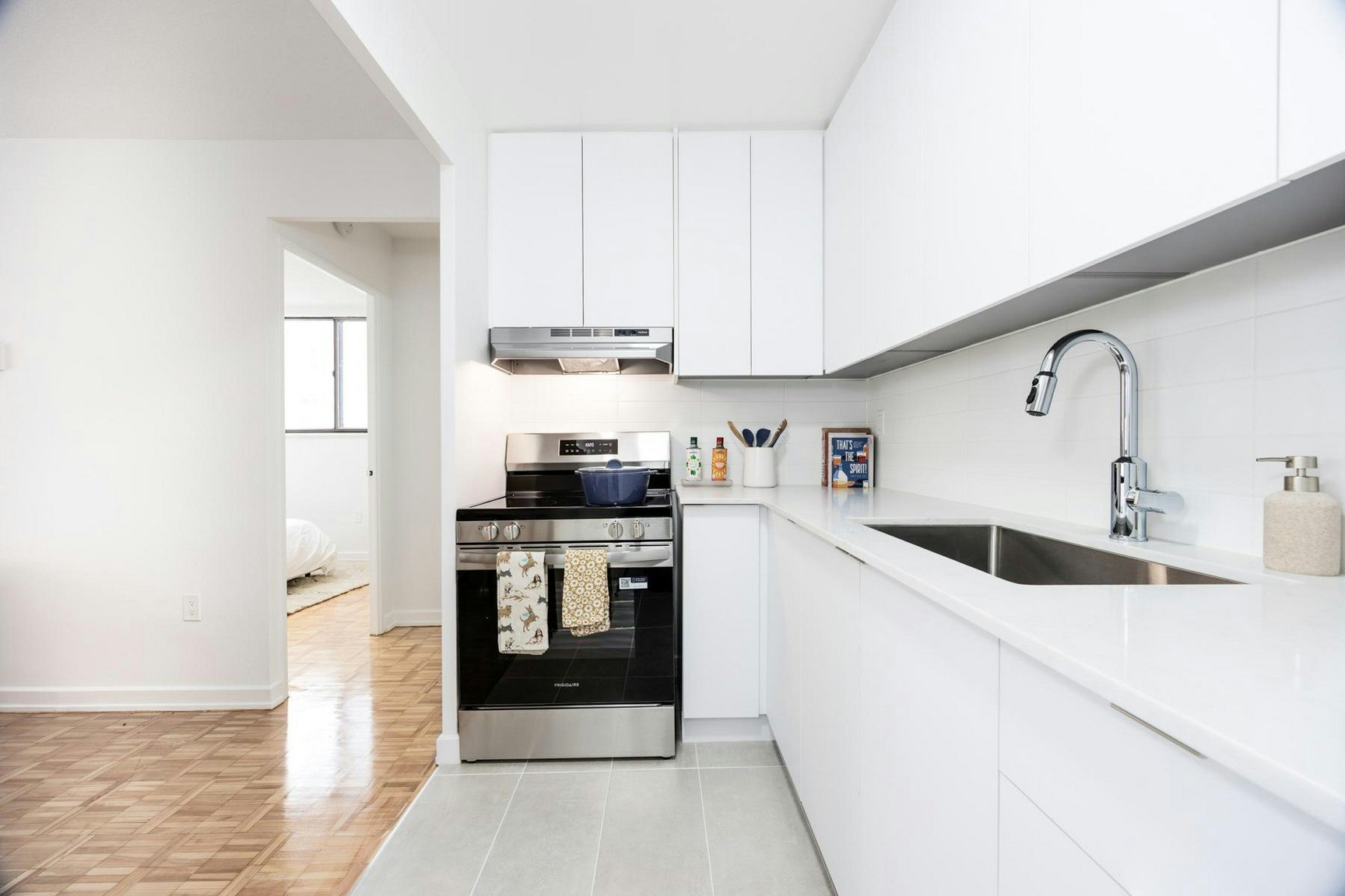 101 Roehampton Avenue, Toronto, ON, M4P 2W2 - 7