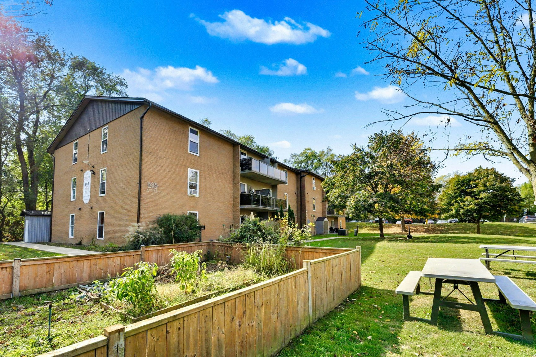 625-304-645 Village Green Avenue, London, ON, N6K 1G6