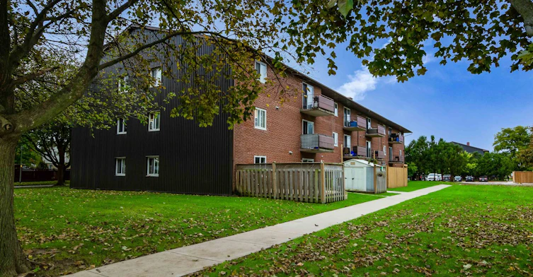 55-422-99 Cartier Road, London, ON, N5V 1G4 - 2