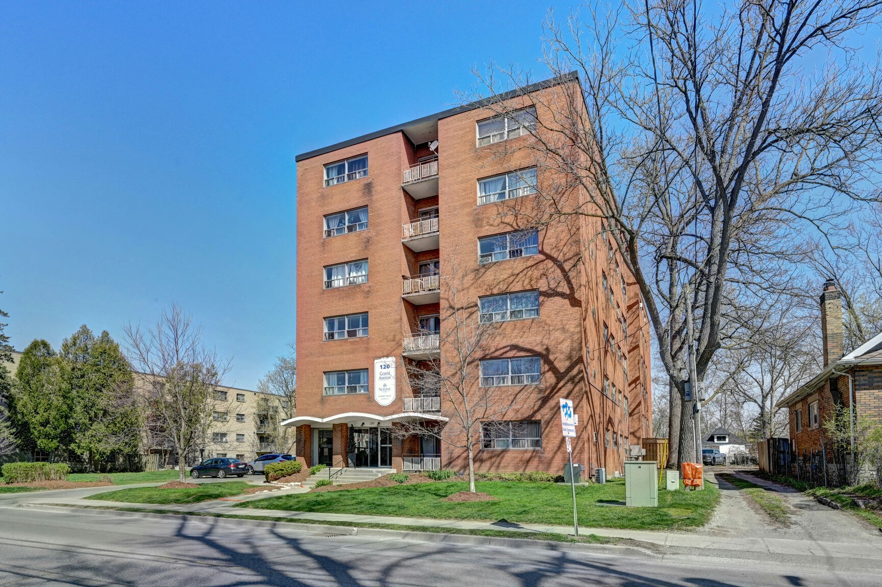 302-120 Grand Avenue, London, ON, N6C 1L7
