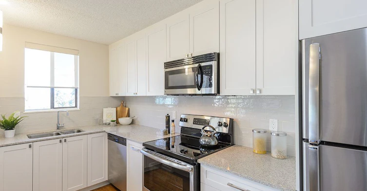 9835 King George Boulevard, Surrey, BC, V3T 5H6 - 7