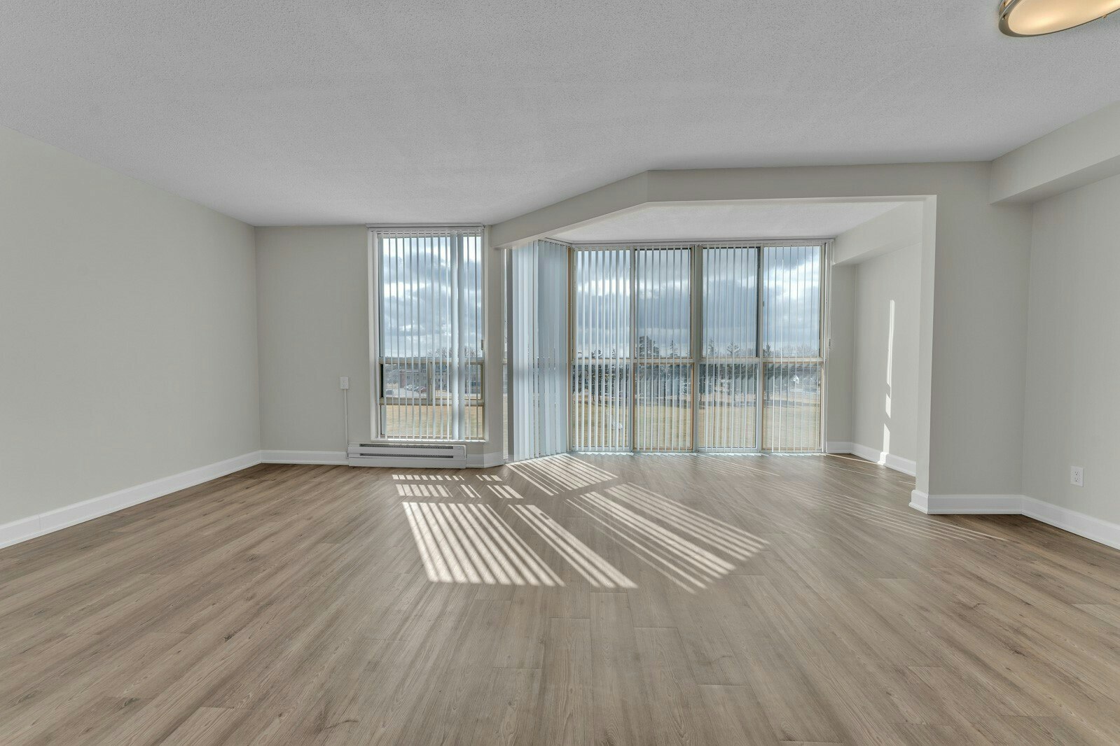 99-208-99 Sidney Street, Belleville, ON, K8P 4Y1 - 9