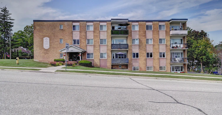 392 Dolph Street S, Cambridge, ON, N3H 2C2 - 2