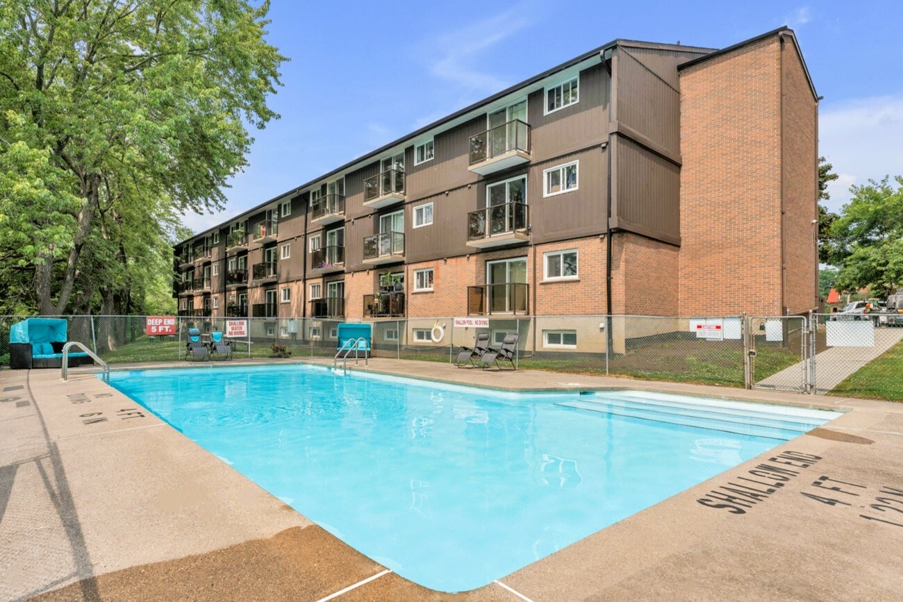 810-203-820 Castell Road, Kingston, ON, K7M 5X1 - 2
