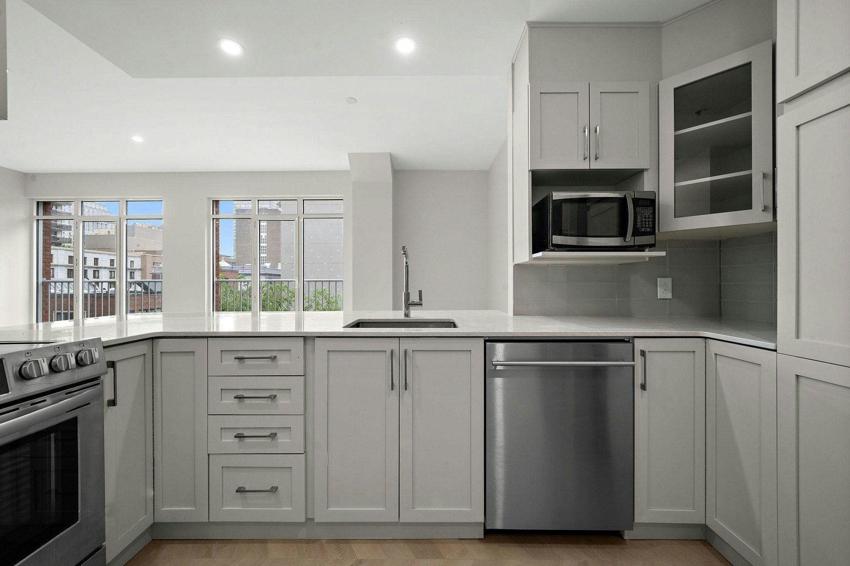 104-2015 De La Montagne, Montréal, QC, H3G 1Z9 - 48