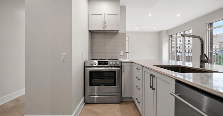 104-2015 De La Montagne, Montréal, QC, H3G 1Z9 - 50