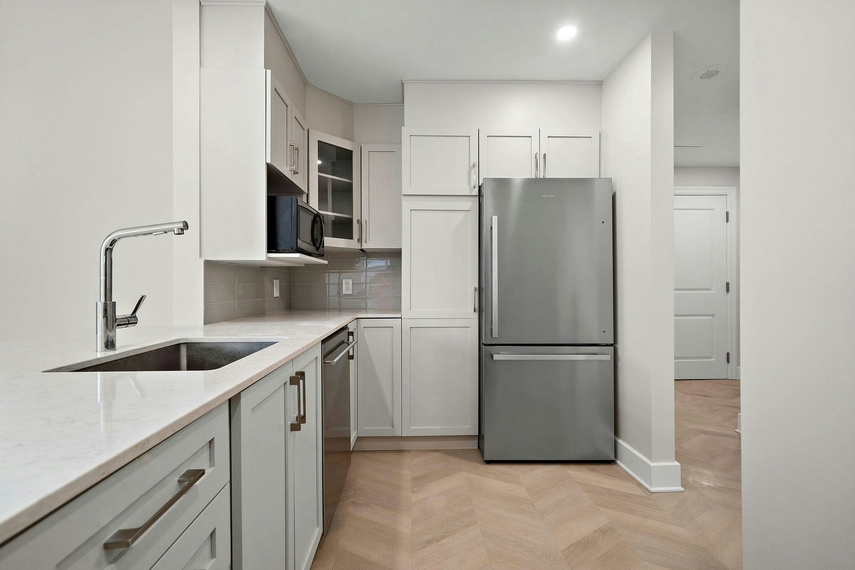 104-2015 De La Montagne, Montréal, QC, H3G 1Z9 - 49