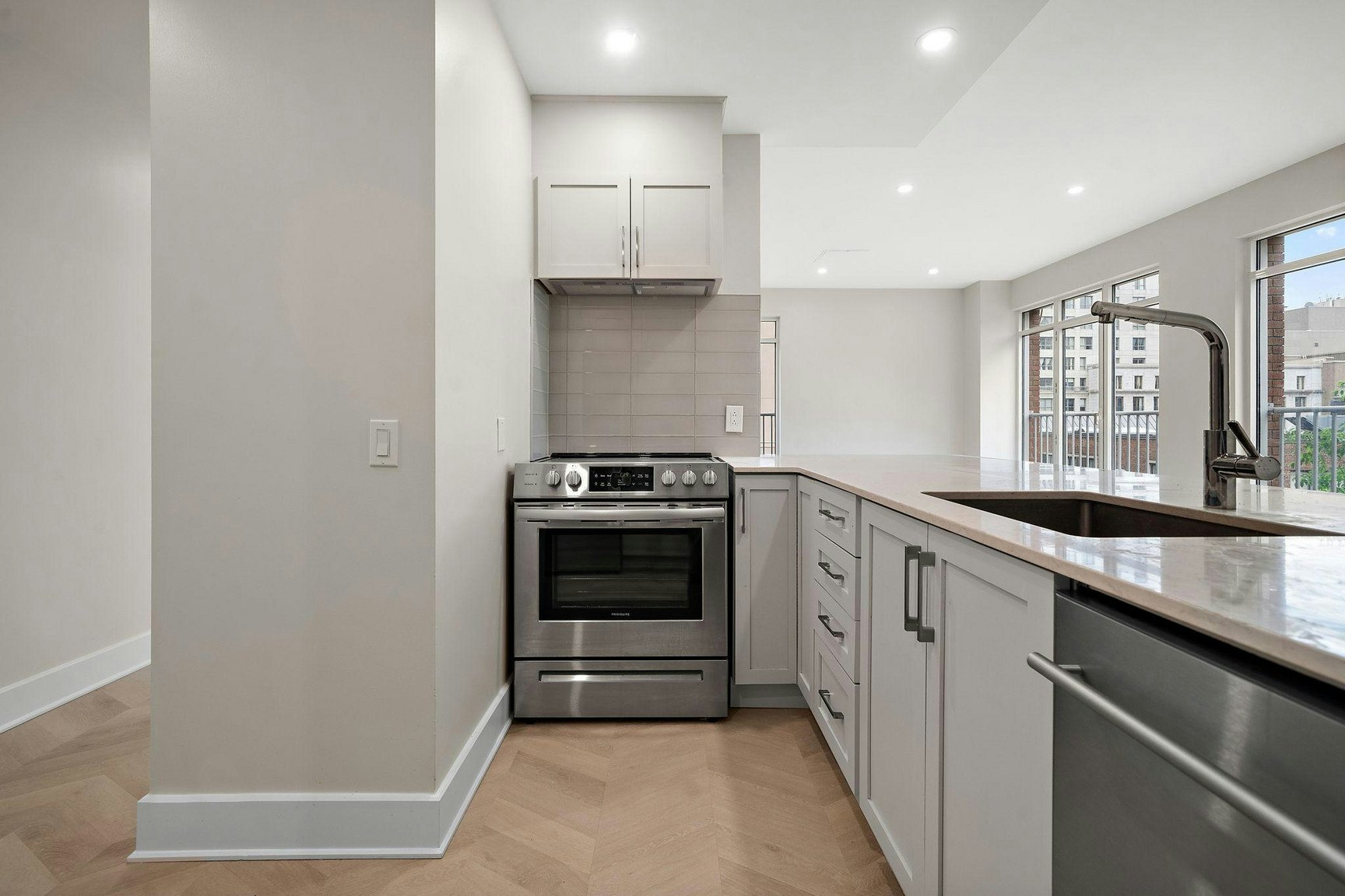 503-2015 De La Montagne, Montréal, QC, H3G 1Z9 - 50