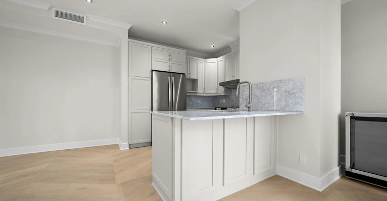 304-2015 De La Montagne, Montréal, QC, H3G 1Z9 - 32