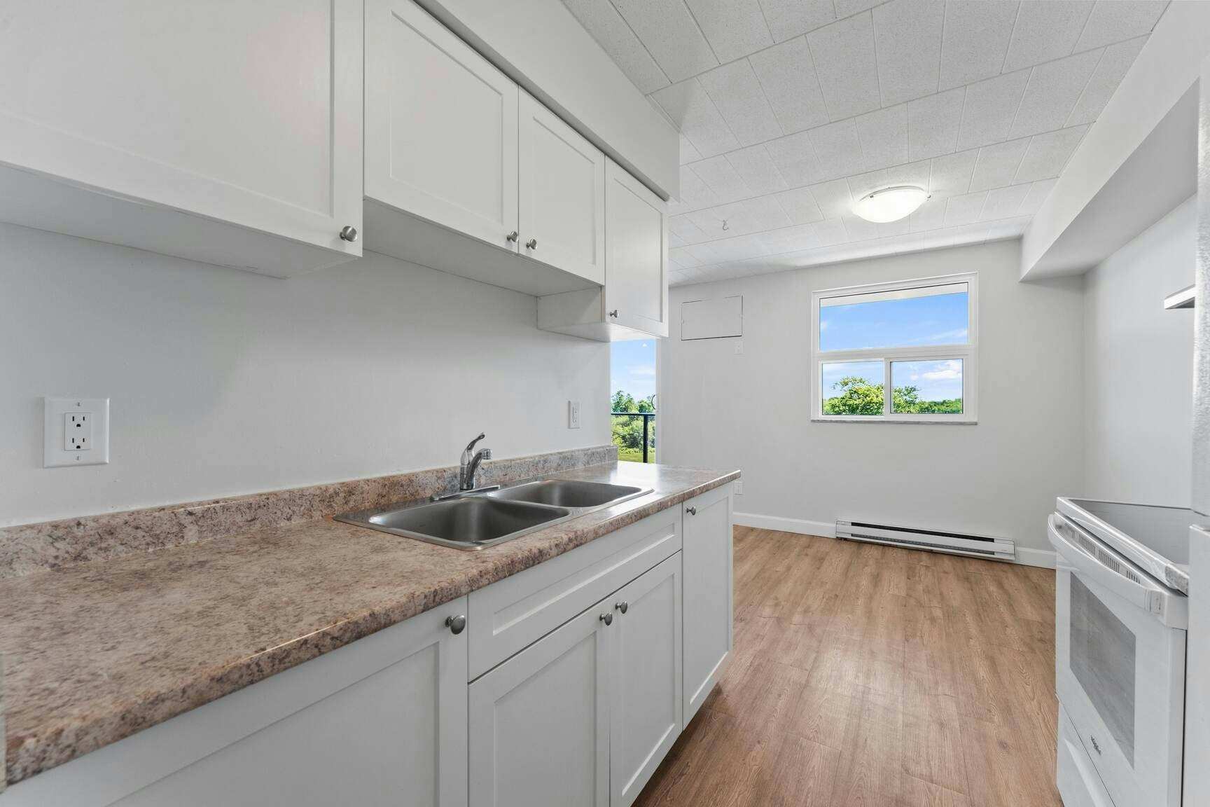 210-11886 Tecumseh Road E, Tecumseh, ON, N8N 3C2 - 14