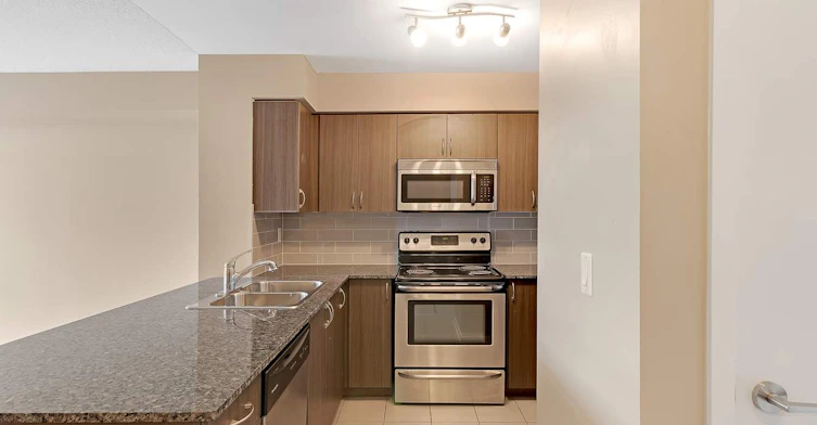 410-812 Lansdowne Avenue, Toronto, ON, M6H 4K5