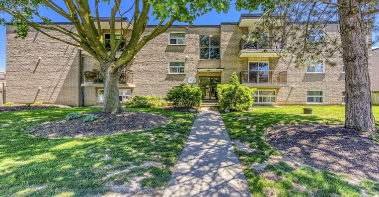 576 Ontario Street, St. Catharines, ON, L2N 4N7 - 2