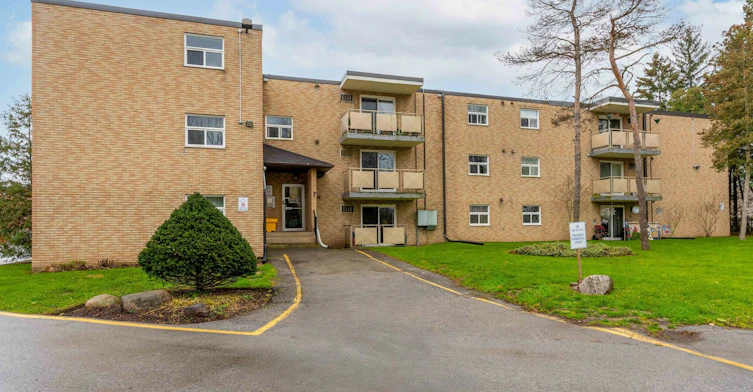 4619 Portage Road, Niagara Falls, ON, L2E 6A9 - 3