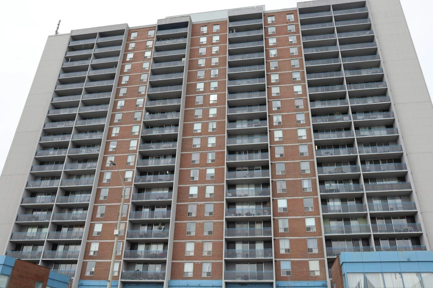 2002-150 Lakeshore Road W, Mississauga, ON, L5H 3R2